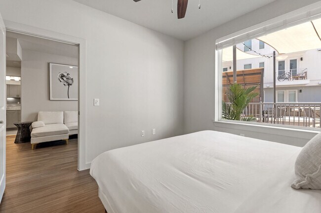 Building Photo - 5820 1/2 Cameron Road-SI FL1-ID1364166P