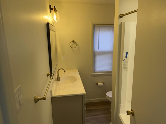 Building Photo - 9 W 2nd Ave