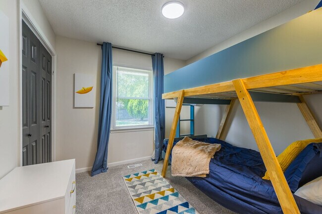 Building Photo - 7105 Chas Dr