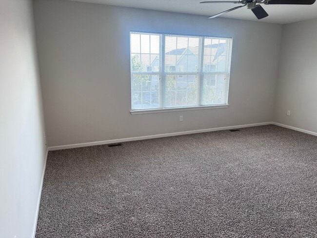 Building Photo - 3 Bed | 2.5 Bath | 2 Car Garage Townhome in Grain Valley w/ Special