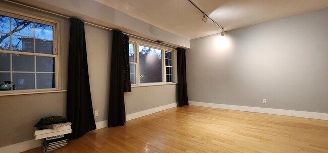 Living Room - 1301 N Ode St