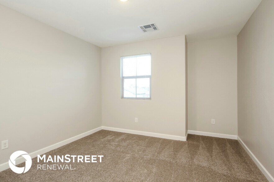 Building Photo - 2822 S 95th Dr