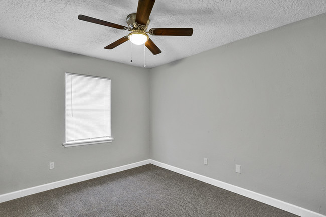 Building Photo - 119 Highland Cove