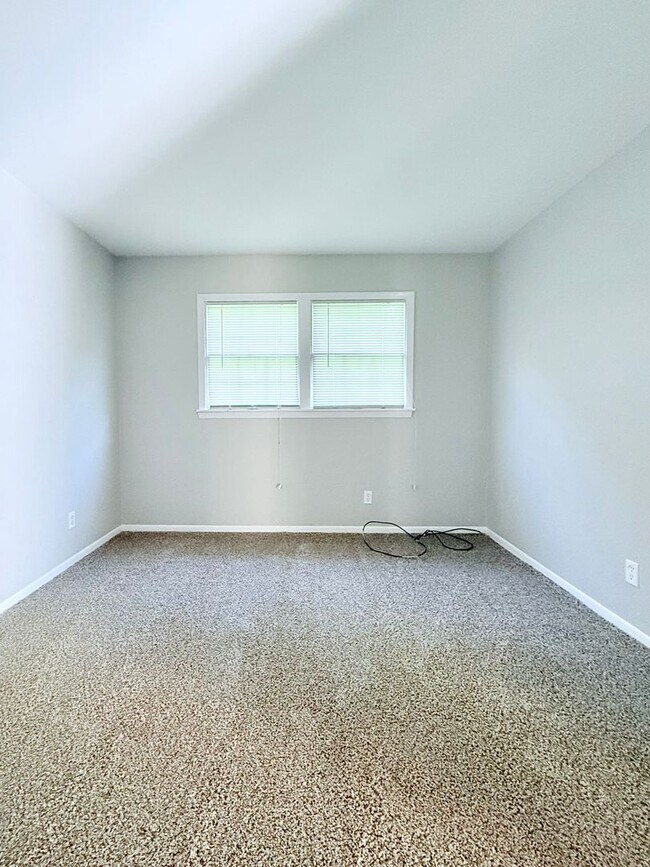 Building Photo - 276 Fairway Ct