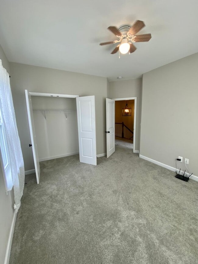 Building Photo - Charming 3-bedroom, 2.5-bathroom Townhouse