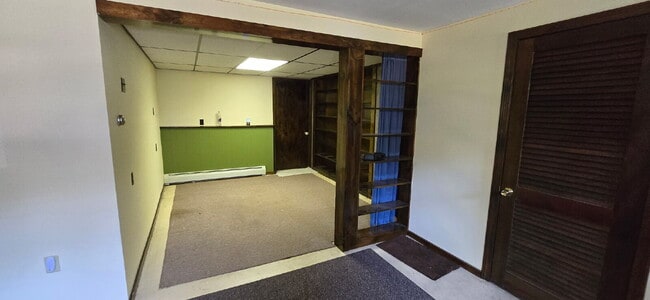 Building Photo - UPDATED!! 3 bed, 2 bath house with solar p...