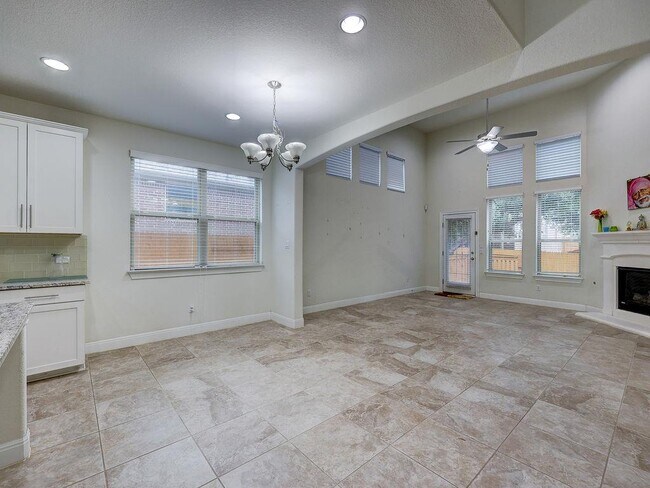 Building Photo - 4312 Privacy Hedge St