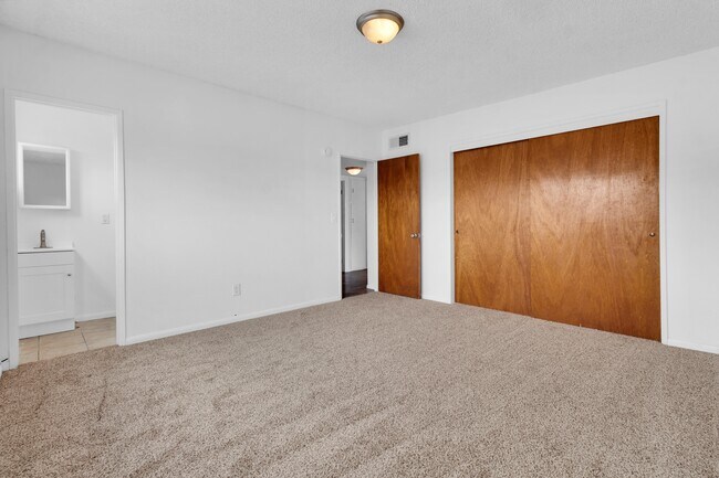 Building Photo - 4745 Choctaw Dr