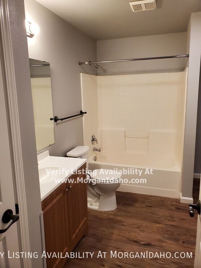 Building Photo - 10096 W Garverdale Ln