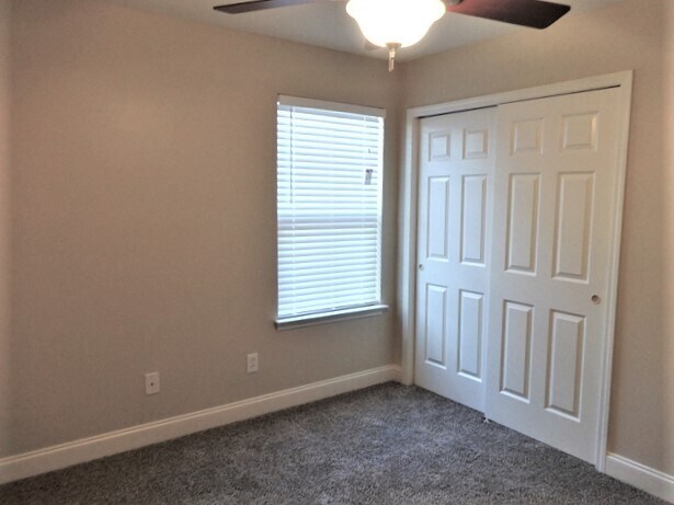 Building Photo - 126 Diploma Dr