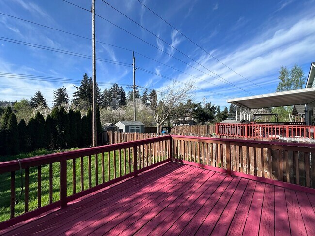 Building Photo - Welcome to this spacious and inviting single-family home w/fully fenced backyard! New Carpet Inst...
