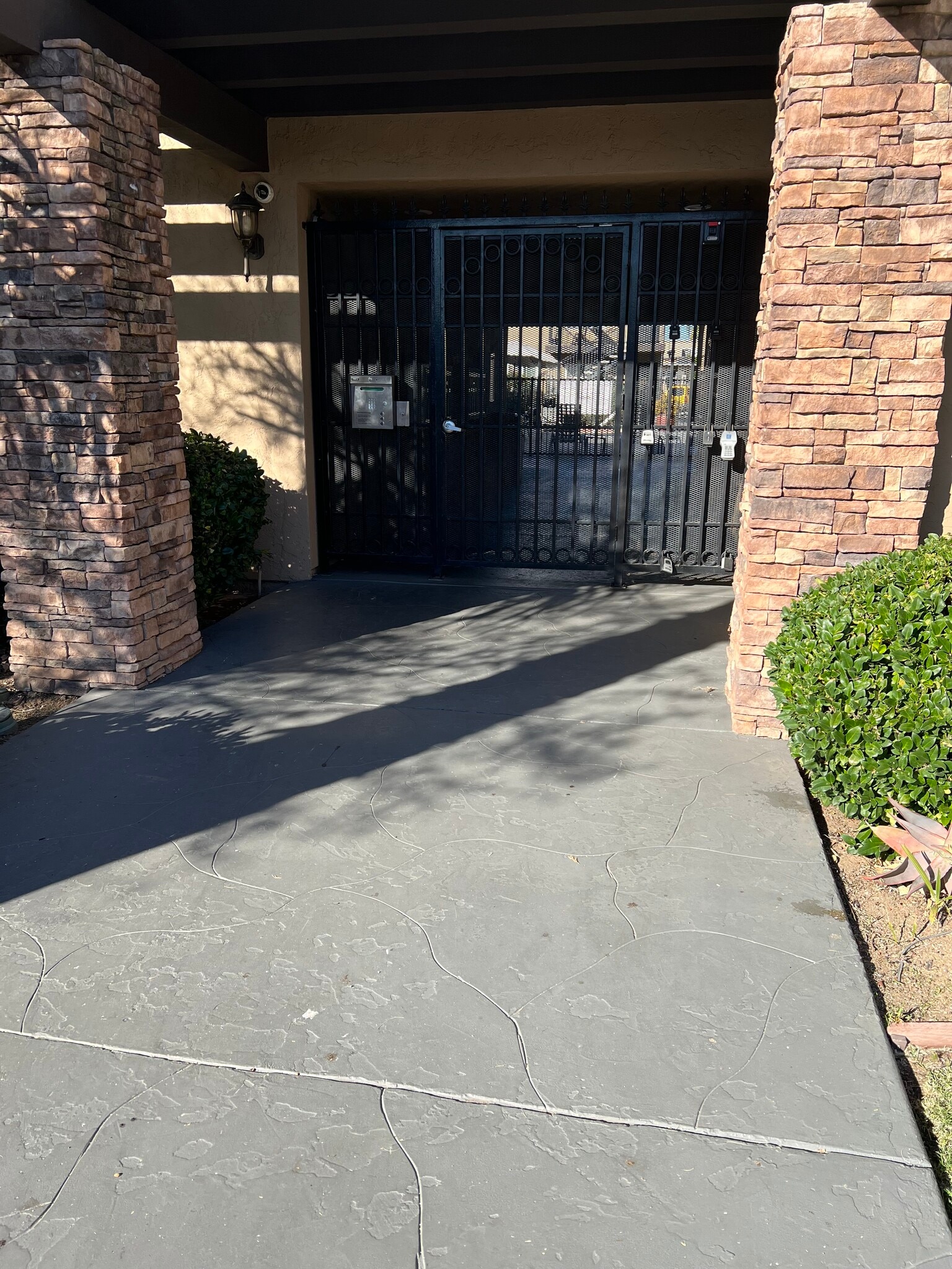 Building Photo - 620 E Lexington Ave