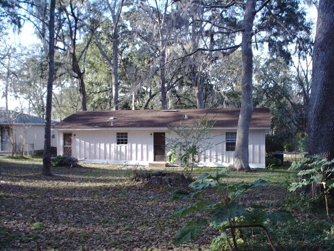 Building Photo - 2007 Harriet Dr