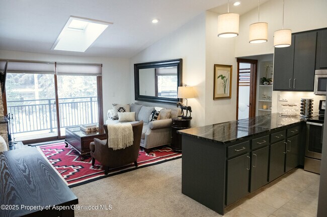 Building Photo - 700 S Monarch St