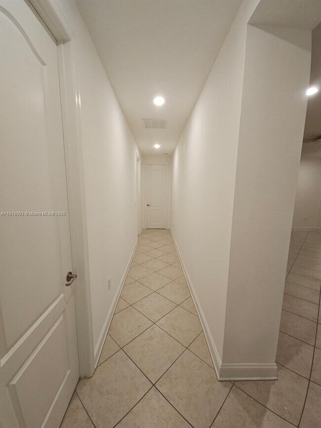 Building Photo - 174 Antilles Rd