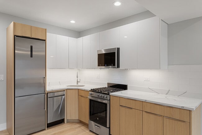 Building Photo - 1556 W Juneway Terrace