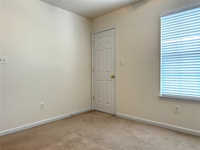 Building Photo - 207 Shady Rock Ln