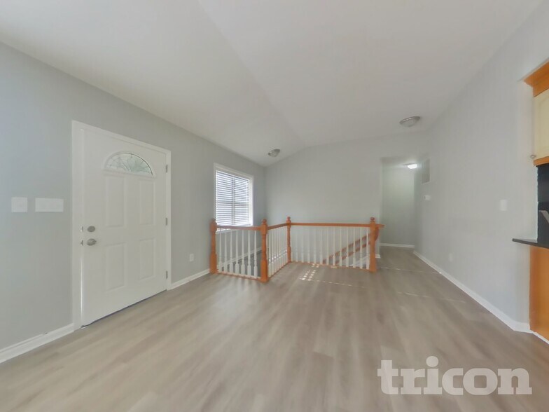 Building Photo - 1614 Thomas Rd