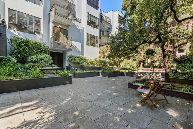 Building Photo - 1425 Vallejo St.