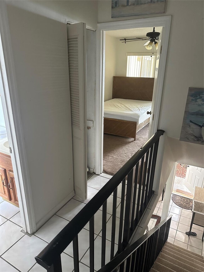 Building Photo - 2210 SE 4th Ave