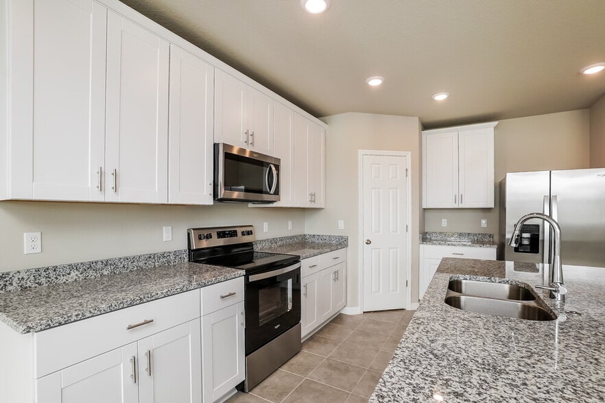 Building Photo - 5284 Sanders Oak Trl