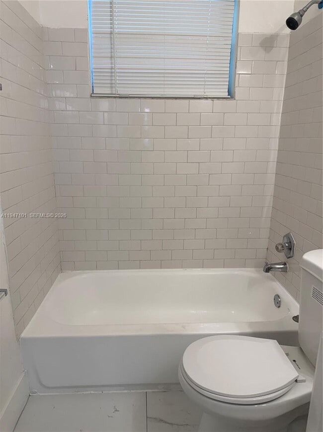 Building Photo - 522 NW 13th Ave