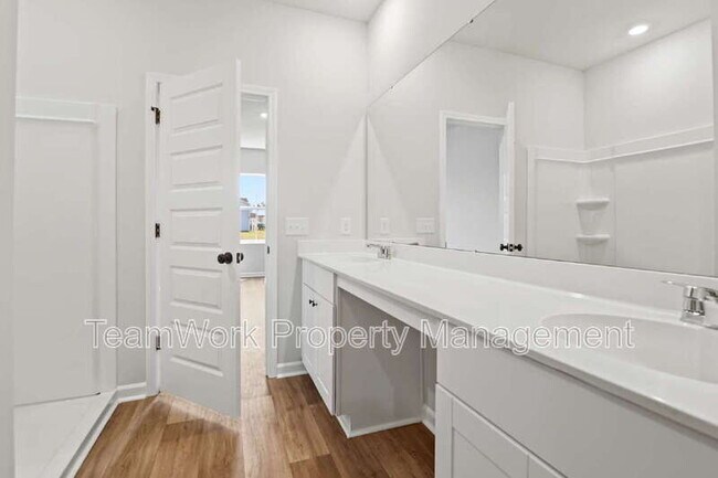 Building Photo - 376 Tiliwa St