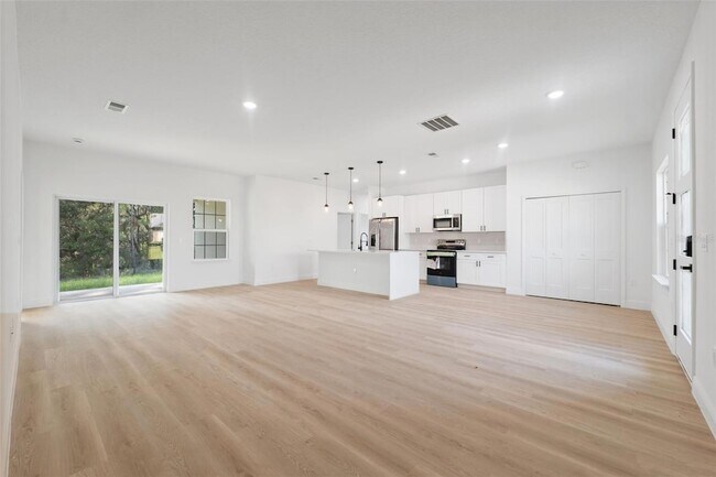 Building Photo - 746 Marion Oaks Manor