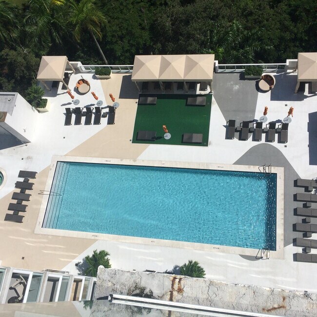 Building Photo - 1861 NW S River Dr