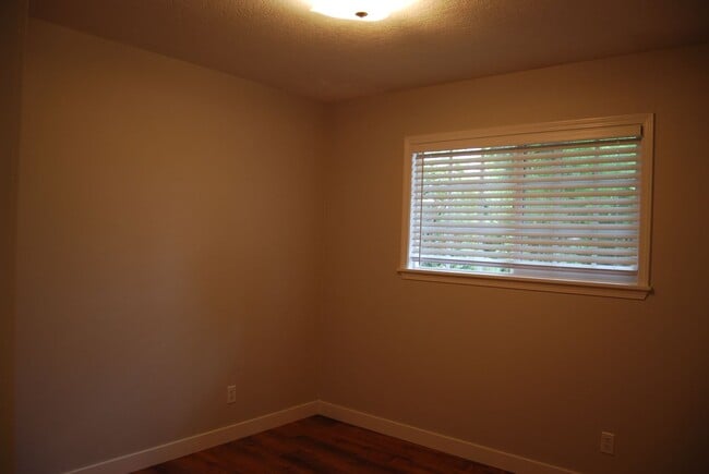 Building Photo - 3 Bed 2 Bath Ranch Style home in Beaverton...