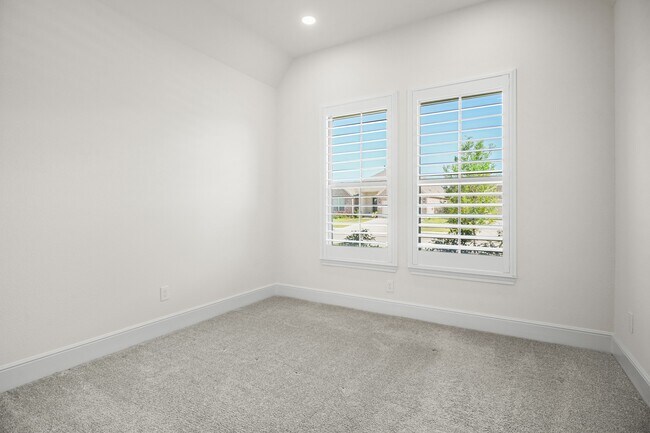 Building Photo - 929 Wormwood Dr