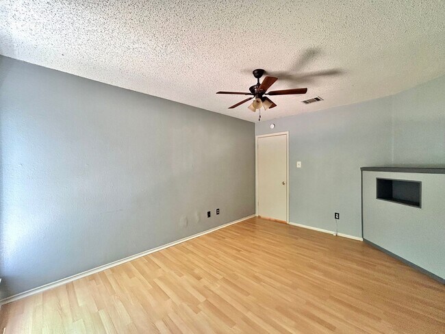 Building Photo - Beautiful and Spacious 3 BR / 2.5 BA Home ...