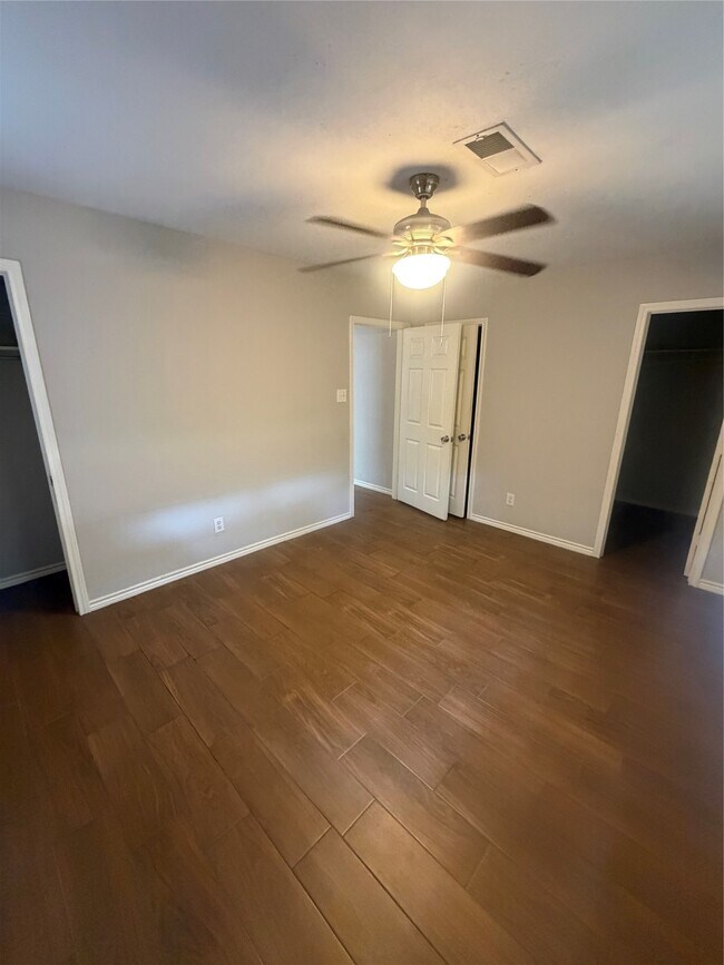 Building Photo - 1609 Camille St