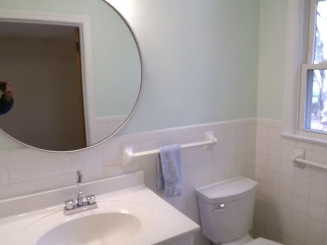 Building Photo - Country Living in Town