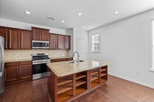 Building Photo - 4228 Laurel Creek Ct SE
