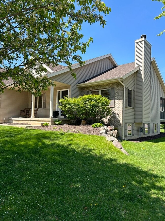 Building Photo - Charming West Side Single Family Home