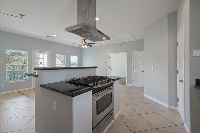 Building Photo - 1213 Wakefield Dr