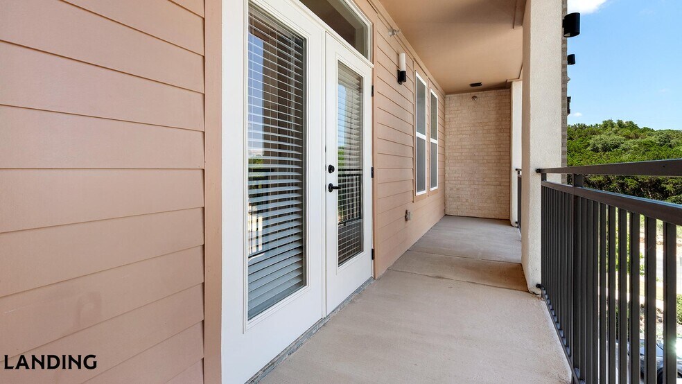 Building Photo - 18111 La Cantera Terrace