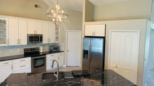 Building Photo - Lovely 4/2 in the Gated Lake Fisher Estate...