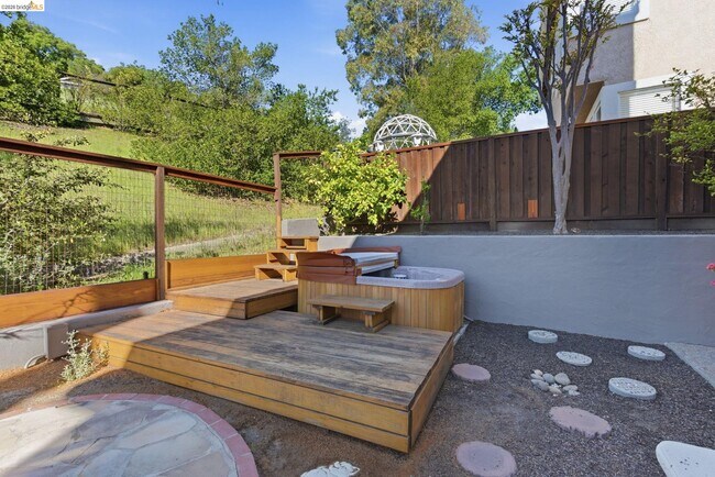 Building Photo - 257 Golf Links St