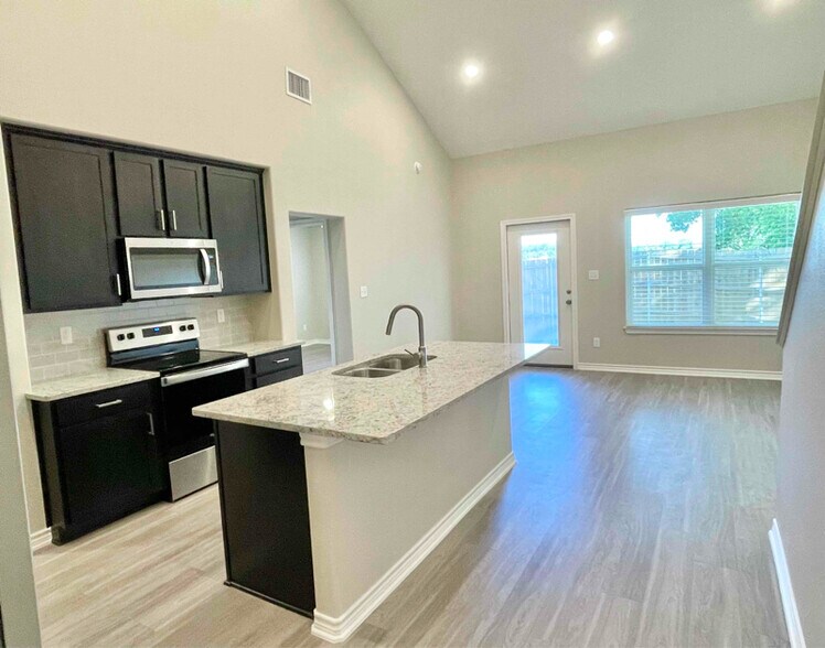 Building Photo - 14552 County Rd 2191