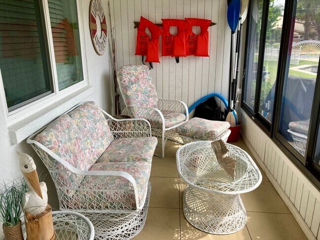 Building Photo - Experience the Ultimate Crystal River Getaway!