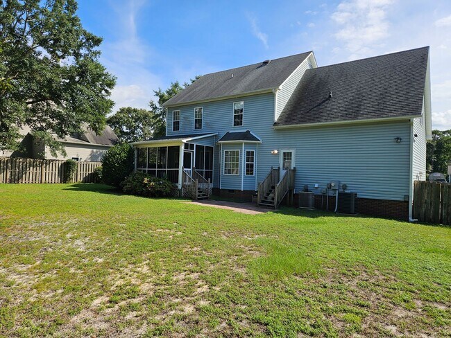 Building Photo - Beautiful unfurnished 4 bedroom, 2.5 bath ...