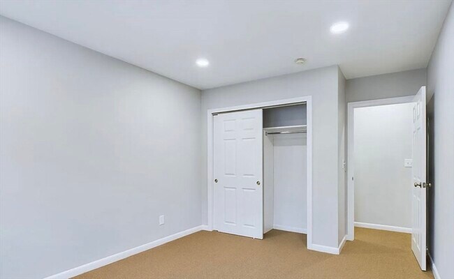 Building Photo - 445 Pleasant St