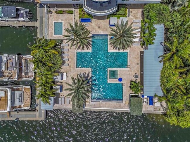 Building Photo - 17301 Biscayne Blvd