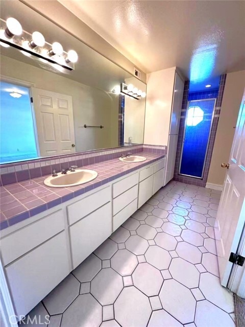 Building Photo - 1126 Highland Oaks Dr