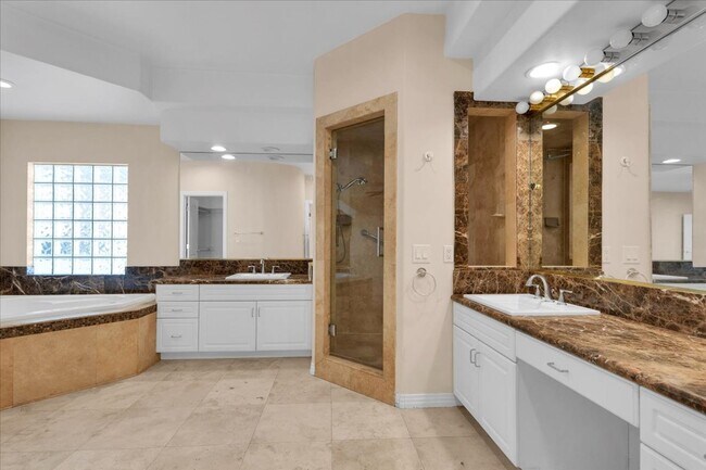 Building Photo - Beautiful Summerlin home in a gated community.