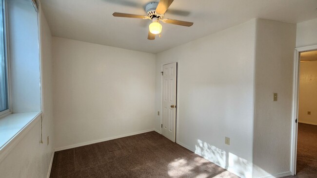 Building Photo - Beautiful University Area Home