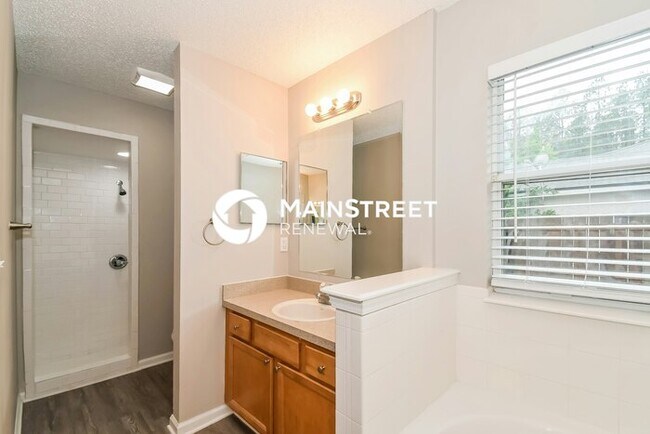 Building Photo - 4 Bedroom Pet-Friendly Home in Jacksonvill...