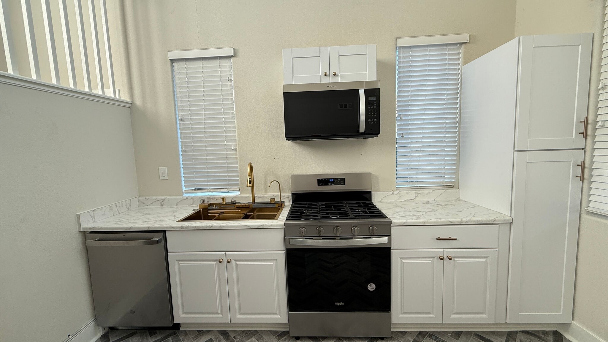 kitchen appliances - 829 Bamboo Dr